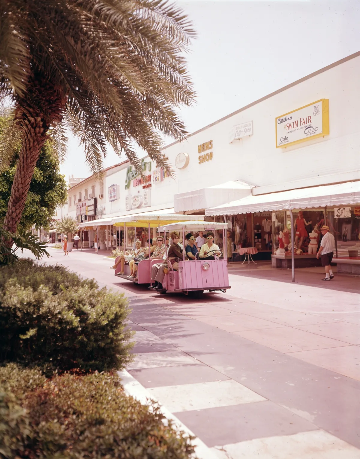 miami-retro-image Miami Beach in the 1970s: South Beach Before the Comeback