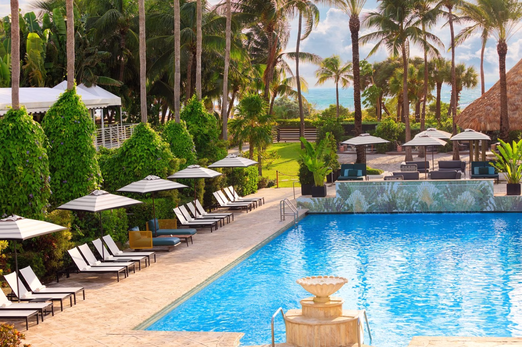 Surfcomber Pool
