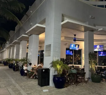 South Pointe Tavern outside