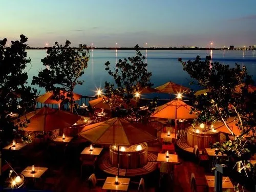 Sunset cocktails at Lido Bayside Grill