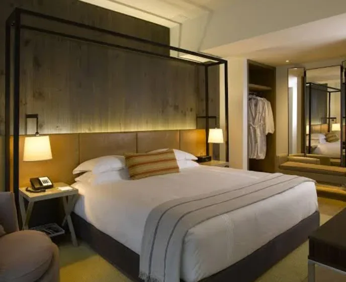 Guest room at Hotel Victor South Beach