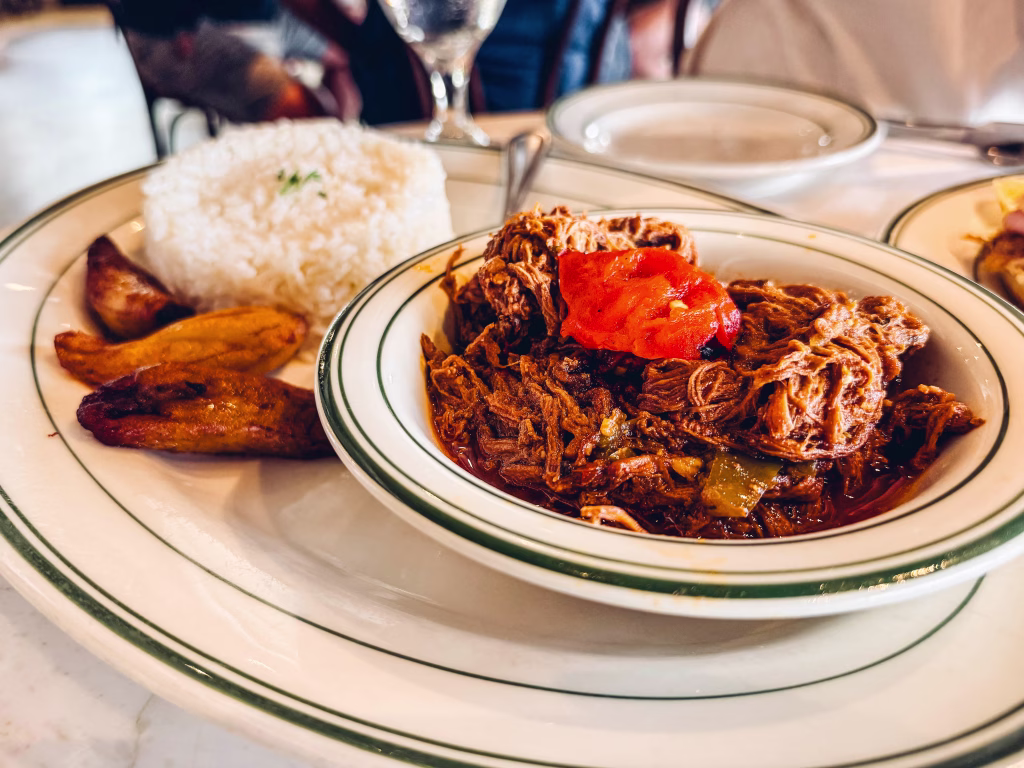 Sazón Cubano restaurant serving Cuban cuisine in Miami.