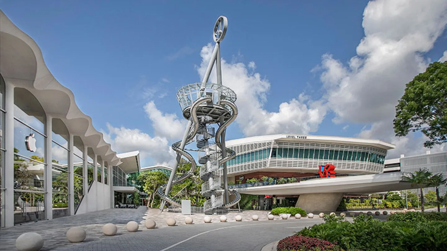 Exterior view of Frost Science Museum in Downtown Miami, featuring its modern architecture and iconic outdoor sculpture, offering interactive science exhibits and a planetarium.